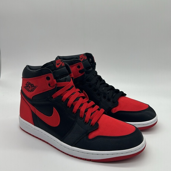 USED Nike Women’s Air Jordan 1 Retro High OG Satin Bred FD4810-061 No Box - Picture 2 of 7